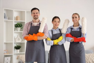 Odasında pp-toz cihazları olan hademe takımı