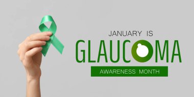 Gri arka planda yeşil kurdeleli bir kadın. Glaucoma Farkındalık Ayı Afişi 