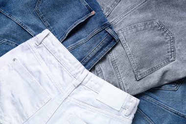 Arka plan olarak şık kot pantolon takımı