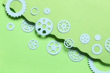 Yeşil arkaplanda mavi kağıt dişlileri