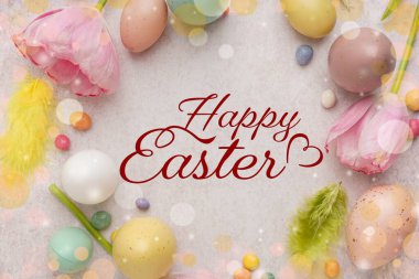 Çiçekli, yumurtalı ve tüylü güzel Paskalya tebrik kartı