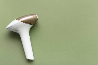 Yeşil arkaplanda modern fotoepilatör