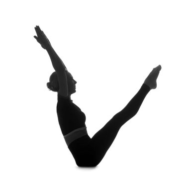 Beyaz arka planda yoga yapan genç bir kadının silueti.