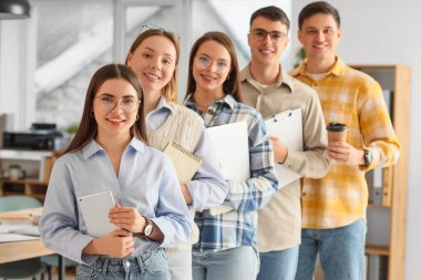 Grup genç iş adamları Office