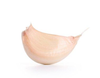 Beyaz arka plan üzerinde diş taze sarımsak