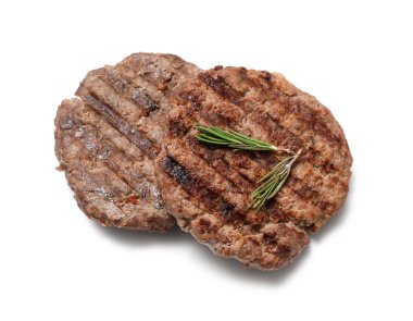 Beyaz arka planda izole edilmiş lezzetli et pirzolaları