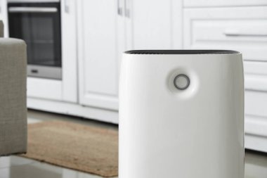 Modern hava temizleyici mutfakta, yakın çekim.