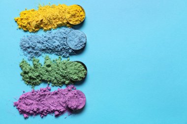 Mavi arkaplanda toz pigmentleri