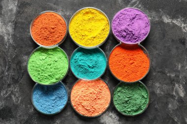 Arka planda toz pigmentleri kaseleri