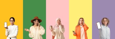 Renkli arka planda cep telefonu olan bir grup kadın