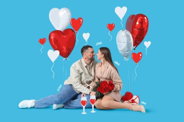 Şarap kadehleri, güller ve açık mavi arka planda kalp şeklinde balonları olan mutlu bir çift. Sevgililer Günü kutlaması
