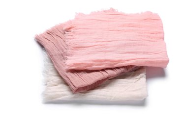 Beyaz arka planda izole edilmiş farklı temiz peçeteler