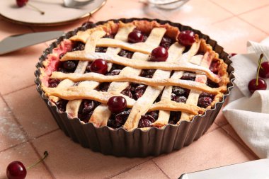 Pembe fayanslı vişneli turta pişiriyorum.