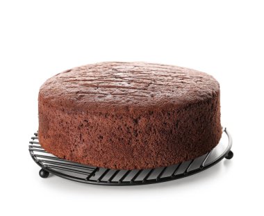 Beyaz arka planda lezzetli çikolatalı kek ızgarası.