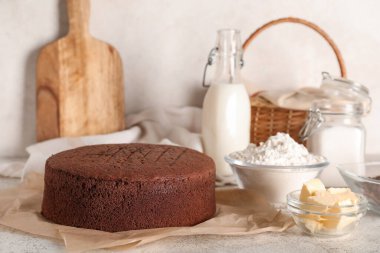 Un, tereyağı ve süt dolu nefis çikolatalı kek.