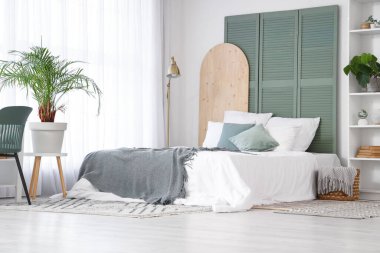 Yatak odası, yatak odası ve lamba.