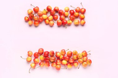 Leylak arkaplanda bir sürü tatlı sarı kiraz