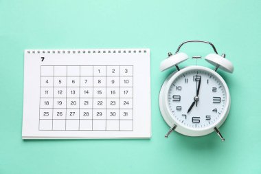 Turkuaz arkaplanda alarmlı saat takvimiName