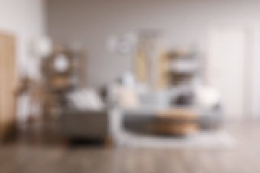 Oturma odasının içinde rahat koltuklar ve kahve masası. Bulanık görünüm