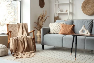 İçinin rahat kanepe ve koltuk oturma odası