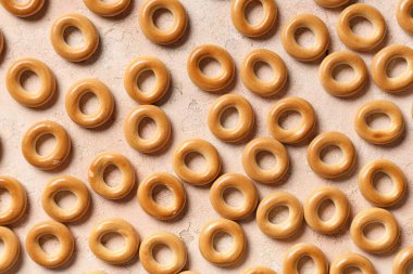 Bej grunge arka planda lezzetli simit