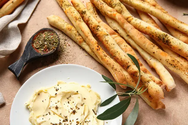 Bej arka planda Lezzetli İtalyan Grissini, yakın plan