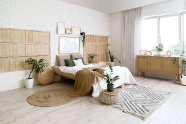 Yatak odası, yatak odası, puf, ev bitkileri ve resim.