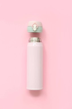 Pembe arka planda modern termos