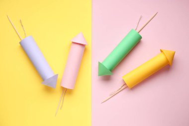 Renkli arka planda havai fişekler