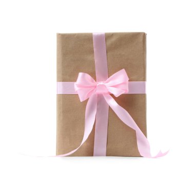 Beyaz arkaplanda pembe kurdeleli kitap yığını