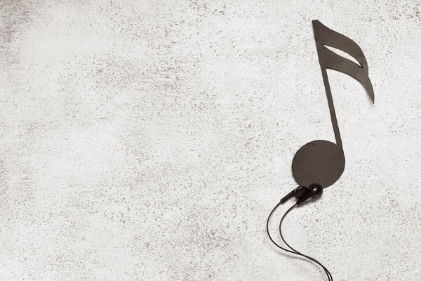 Composición Con Auriculares Nota Musical Papel Sobre Fondo Grunge Blanco — Foto de Stock