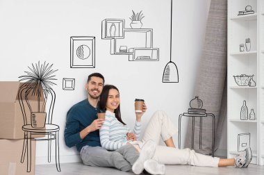 Kahve fincanları olan genç bir çift yeni evin içini hayal ediyor. Taşınma günü