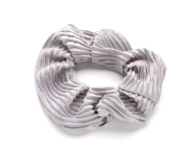 Beyaz arkaplanda şık bir toka izole edilmiş