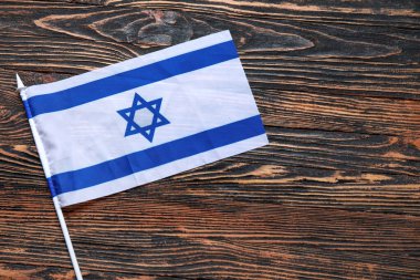 Tahta arka planda İsrail bayrağı