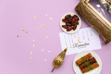 Tebrik kartı, baklava, Aladdin lambası ve leylak arkaplanlı tarihler. Ramazan kutlaması