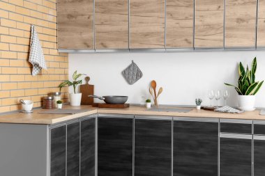 İç ahşap sayaç modern mutfak