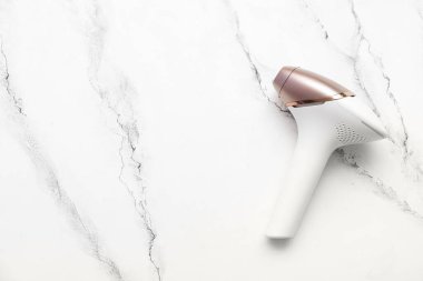 Grunge beyaz arkaplan üzerinde modern fotoepilatör