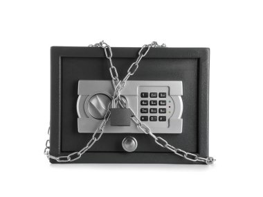 Beyaz arka planda zincir ve kilit ile modern güvenli kutu