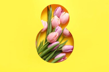 Sarı kâğıdı 8 şeklinde kes. Renkli arkaplanda güzel lale çiçekleri olsun. Uluslararası Kadınlar Günü kutlamaları
