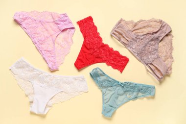 Bej arka planda kadın dantelli külot