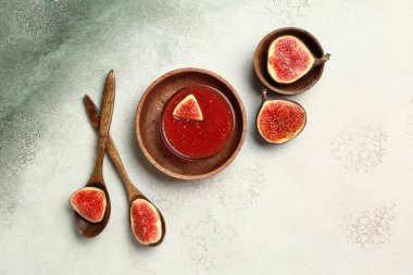 Bir kase tatlı incir reçeli.