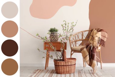 Koltuk, masa ve sepette çiçek açan ağaç dalları var. Farklı renk desenleri