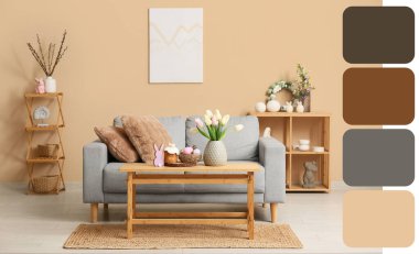 Paskalya için gri kanepeyle dekore edilmiş oturma odasının içi. Farklı renk desenleri