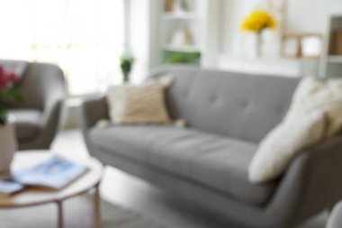 Gri kanepeli oturma odasının bulanık görüntüsü