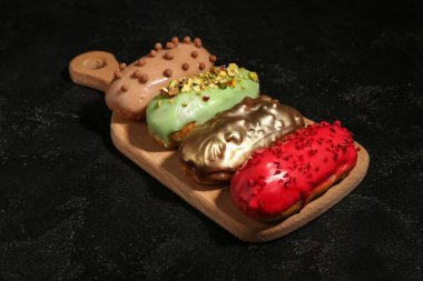 Koyu arkaplanda tatlı ekinler