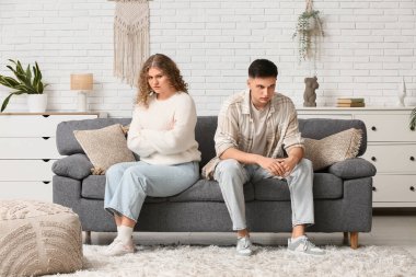 Evde kavga üstüne kavga.