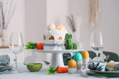 Paskalya kutlaması için güzel bir masa. Yakın çekim.