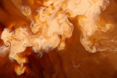 Arka planda süt olan kahve dokusu, yakın plan.