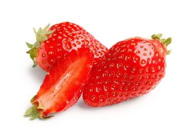 Beyaz arka planda taze çilekler