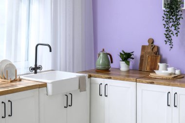 Modern stil mutfağın içi.